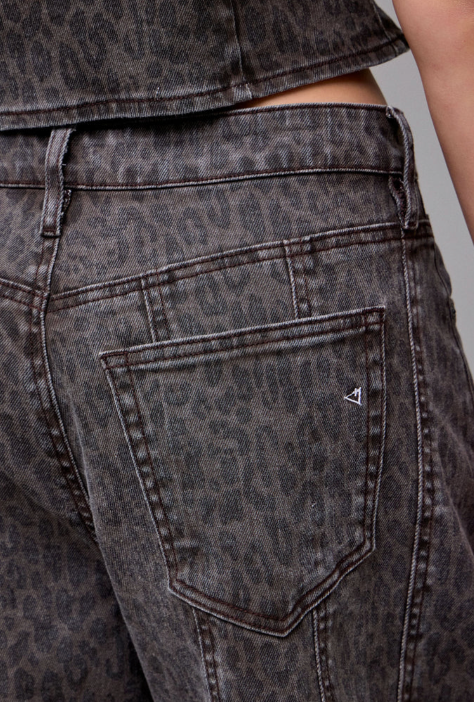 Sammie Cheetah Seamed Barrel Jeans