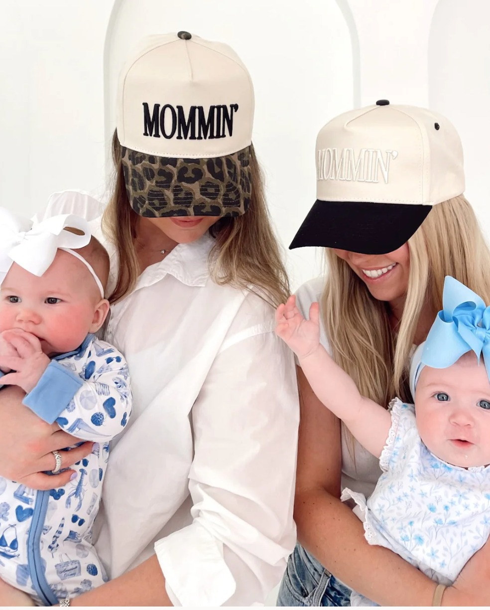 Mommin' - Vintage Trucker Hat