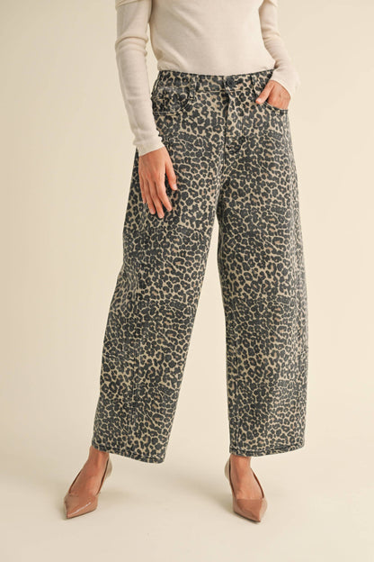 LEOPARD PRINT BARREL PANTS