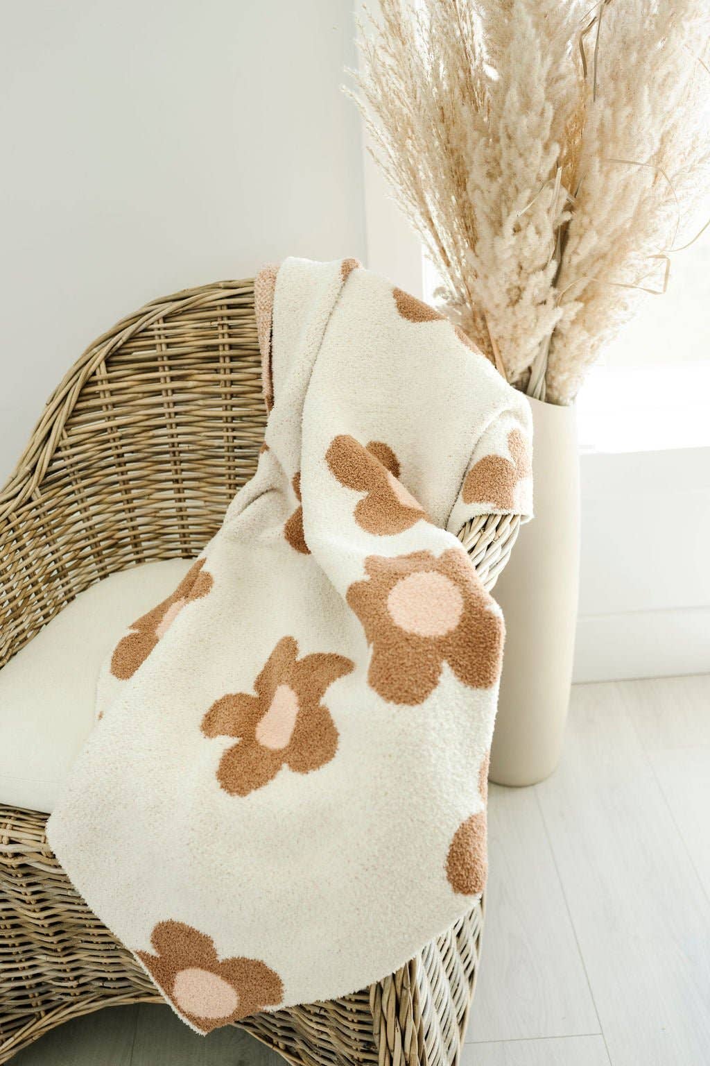 Daisy Plush Blanket - Caramel & Pink