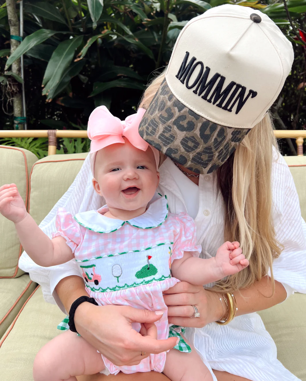 Mommin' - Vintage Trucker Hat
