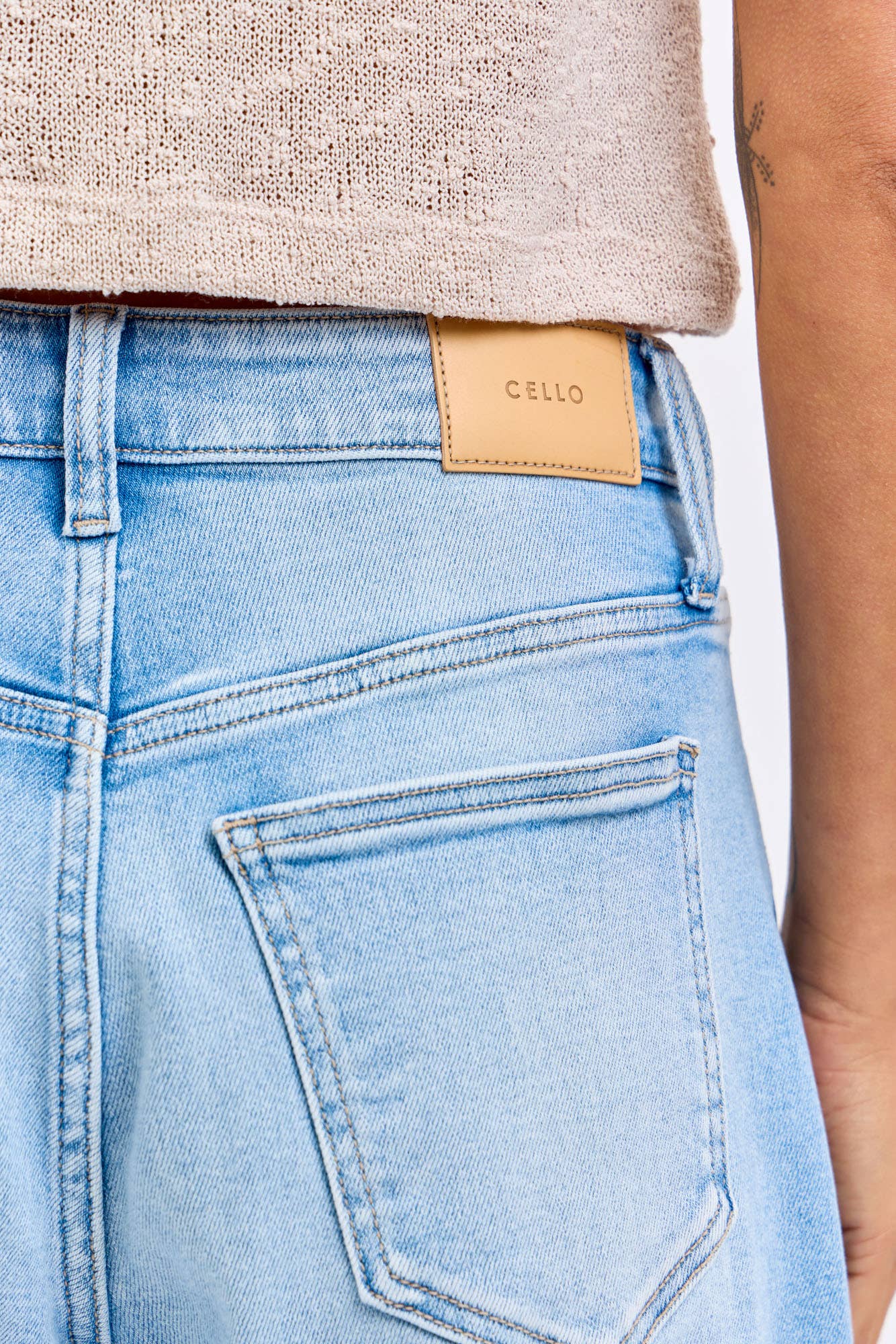 Kimmie Barrel Jean