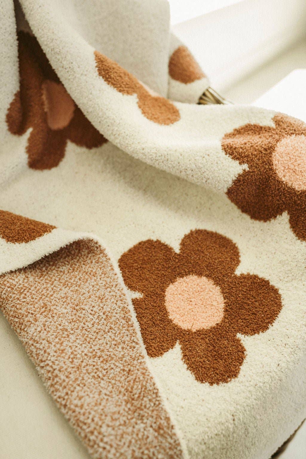 Daisy Plush Blanket - Caramel & Pink