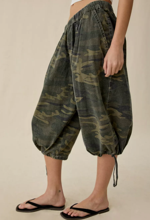 BDG Bobbi Cropped Baggy Pants