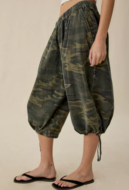 BDG Bobbi Cropped Baggy Pants
