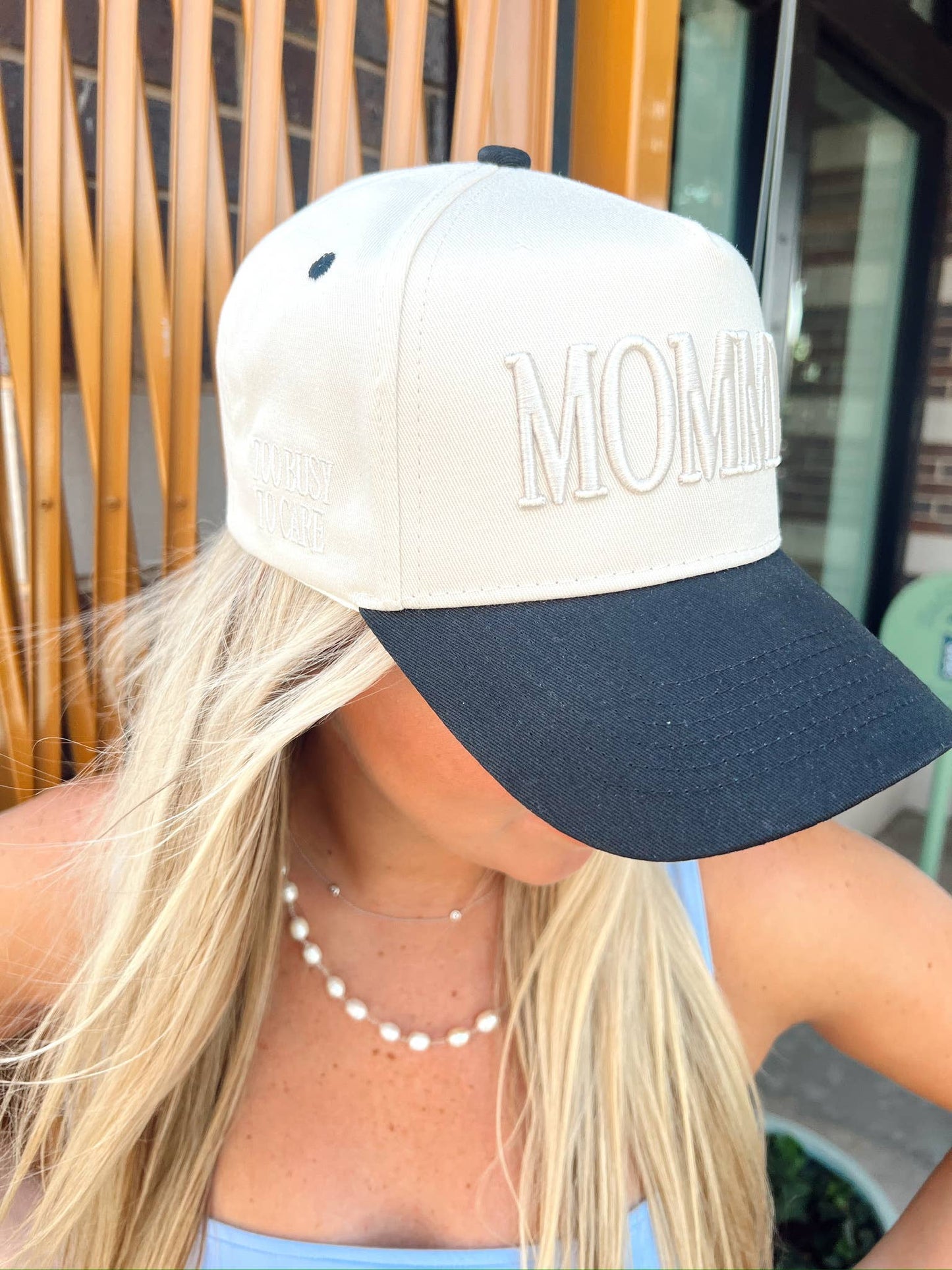 Mommin' - Vintage Trucker Hat