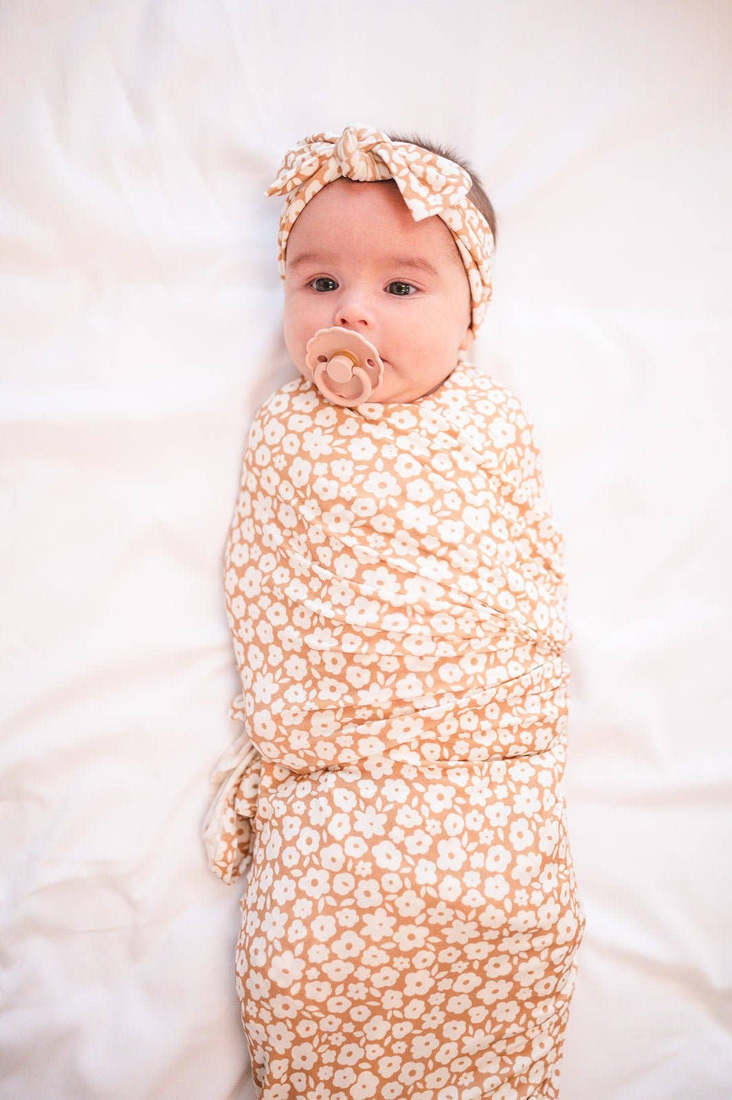 Bamboo Stretch Swaddle - Mocha Ditsy Floral